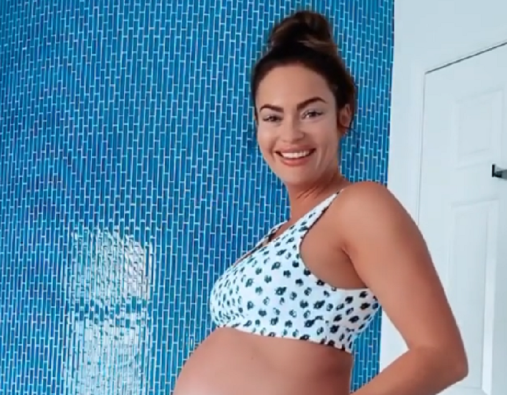 Poznata blogerka se porodila na podu svoje kuće, pa objavila fotografije na Instagramu (FOTO)