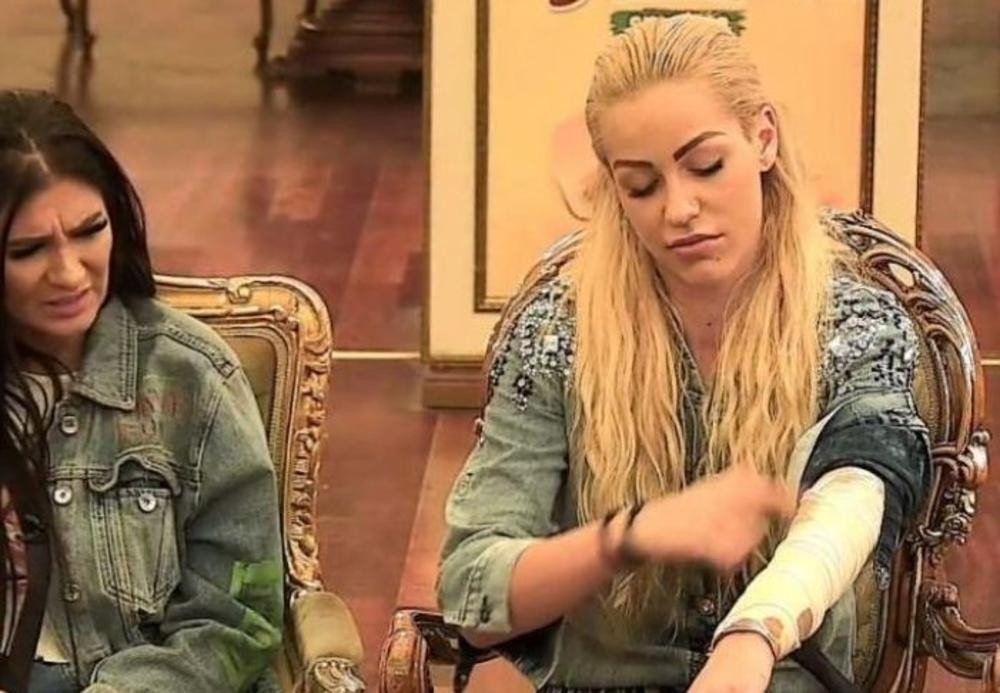 Nakon što je pokušala da se iseče cela, Nataša pokazala živu ranu! Učesnici zgroženi prizorom (FOTO)