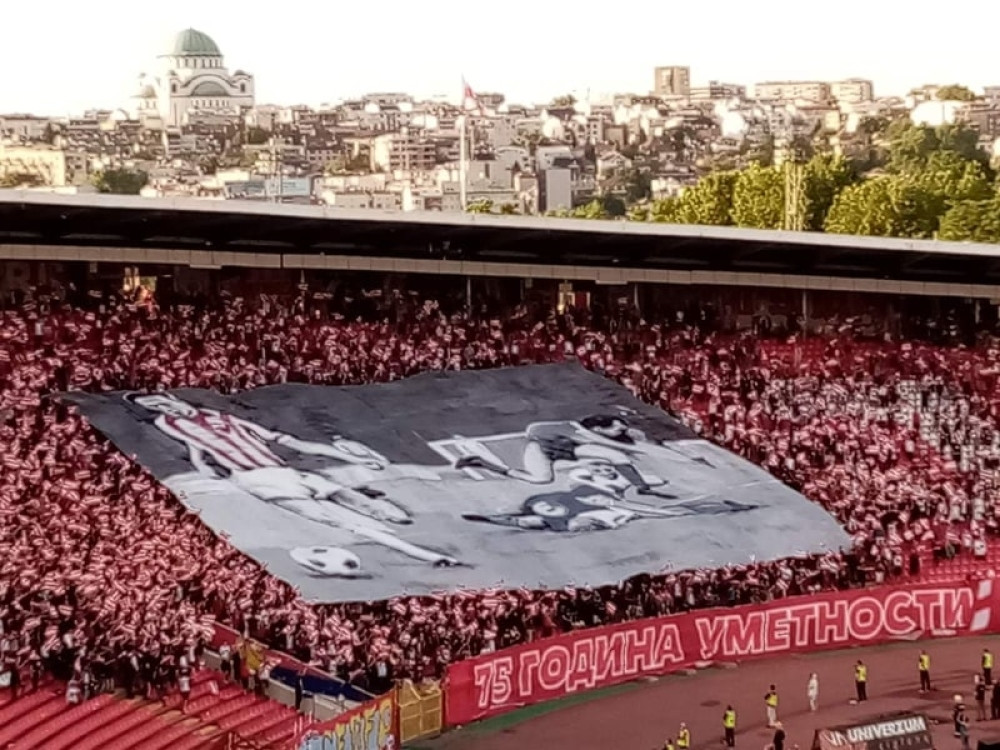 Spektakularna "šetalica" sa ikonom Zvezde i bakljada uveličali proslavu titule (FOTO/VIDEO)