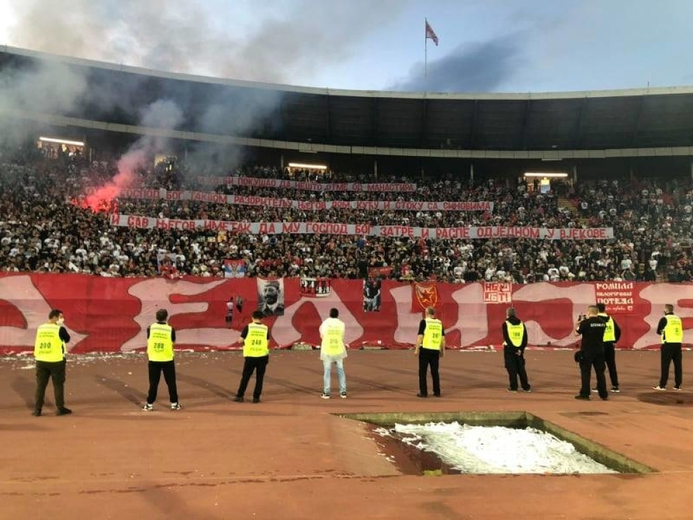 Na "Marakani" brane srpstvo: "Ustala je Crna Gora, svetinja se branit' mora!" (FOTO)