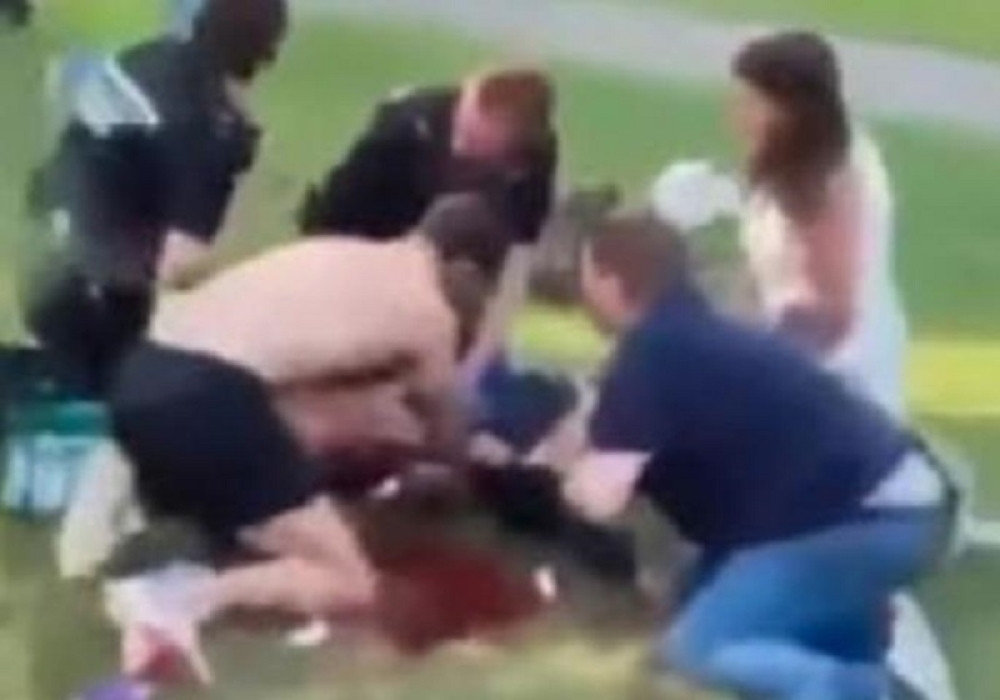 Nakon protesta izbodeno više osoba! Ljudi leže u lokvi krvi (VIDEO)