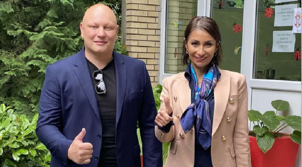 Suzana Perić i Nemanja Pajić glasali na Zvezdari (FOTO)