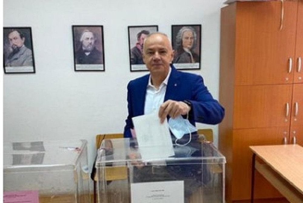 Gradonačelnik Radojičić glasao na Vračaru