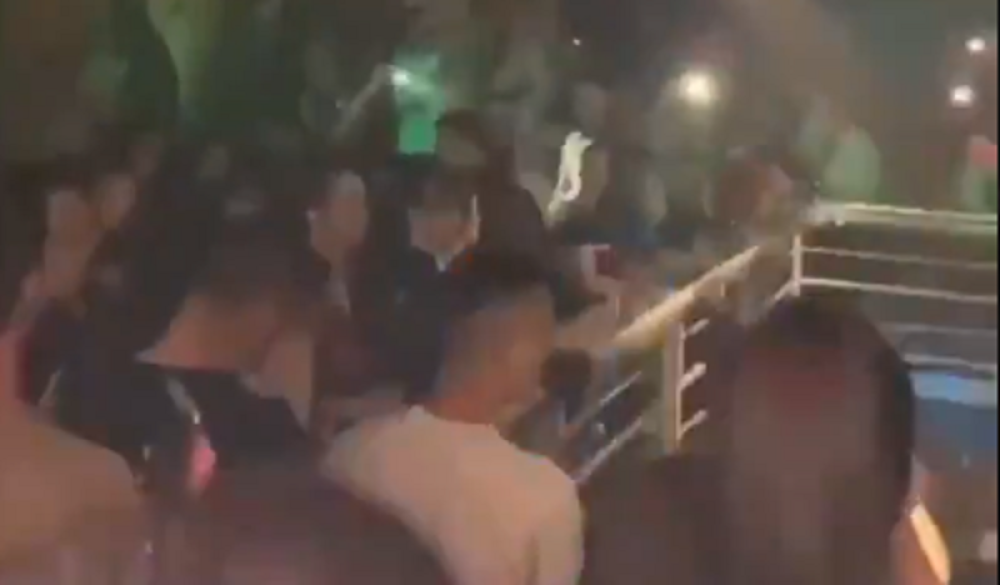 Hiljadu mladih složno zapevalo Đukanoviću (VIDEO)