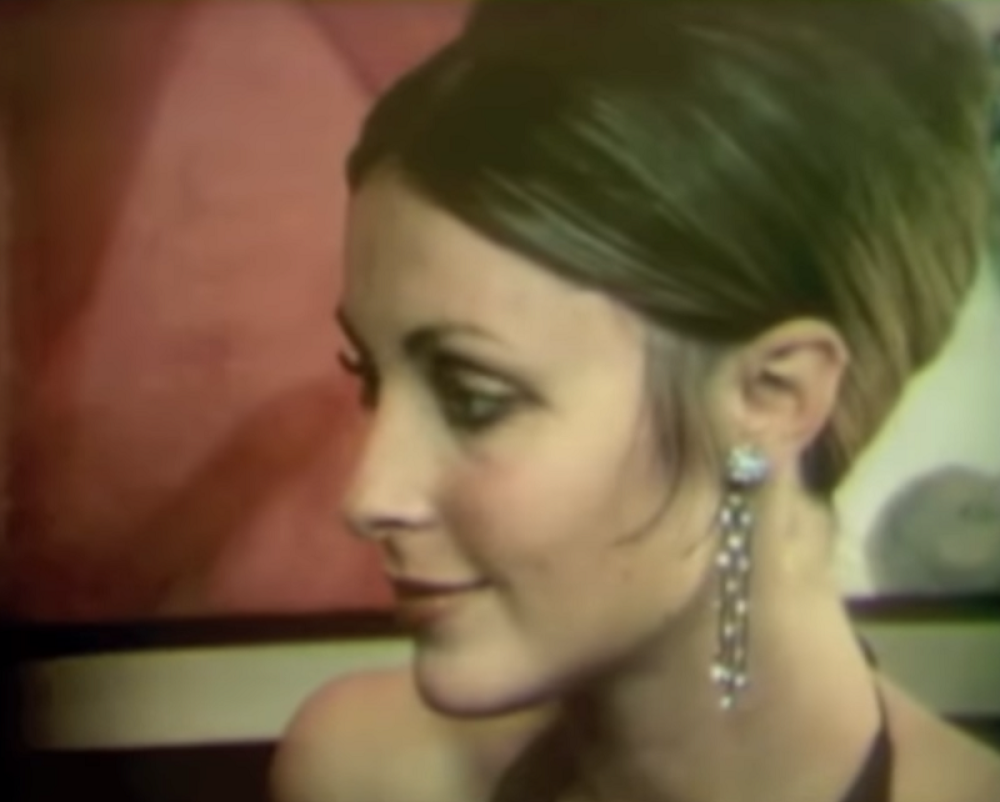 Glumica zverski lišena života: Izboli je 16 puta nožem, davili kanapom, pa njenom krvlju pisali po zidovima!