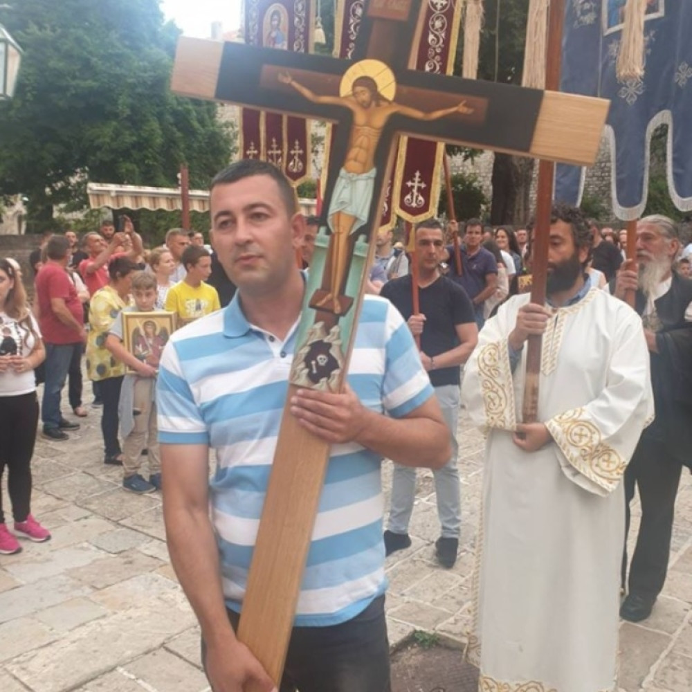 Razdužio Milovu uniformu, vratio značku i stao na čelo litija!