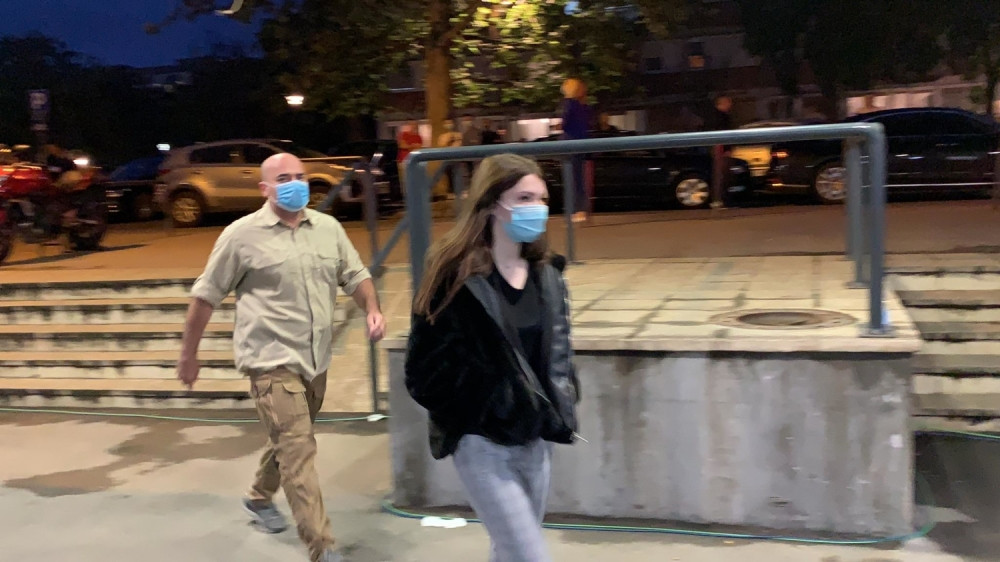 Milica se iznenada pojavila da pruži podršku ocu, Aleksandru Vučiću (FOTO/VIDEO)