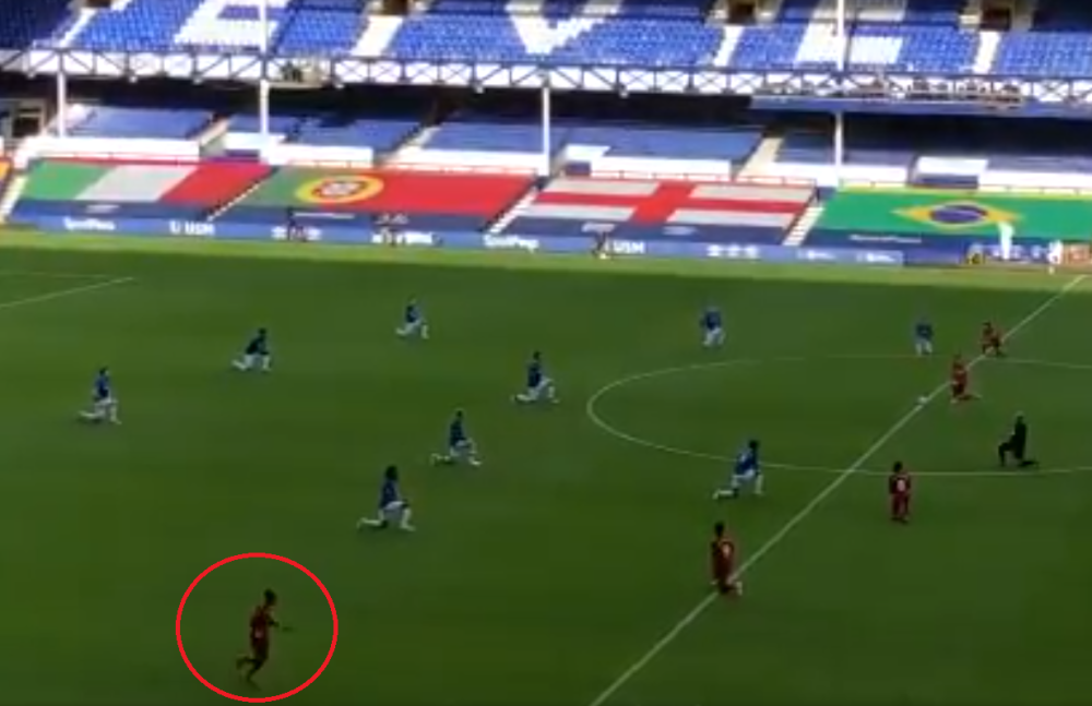 Tamnoputa zvezda Liverpula zaboravila da klekne protiv rasizma (VIDEO)