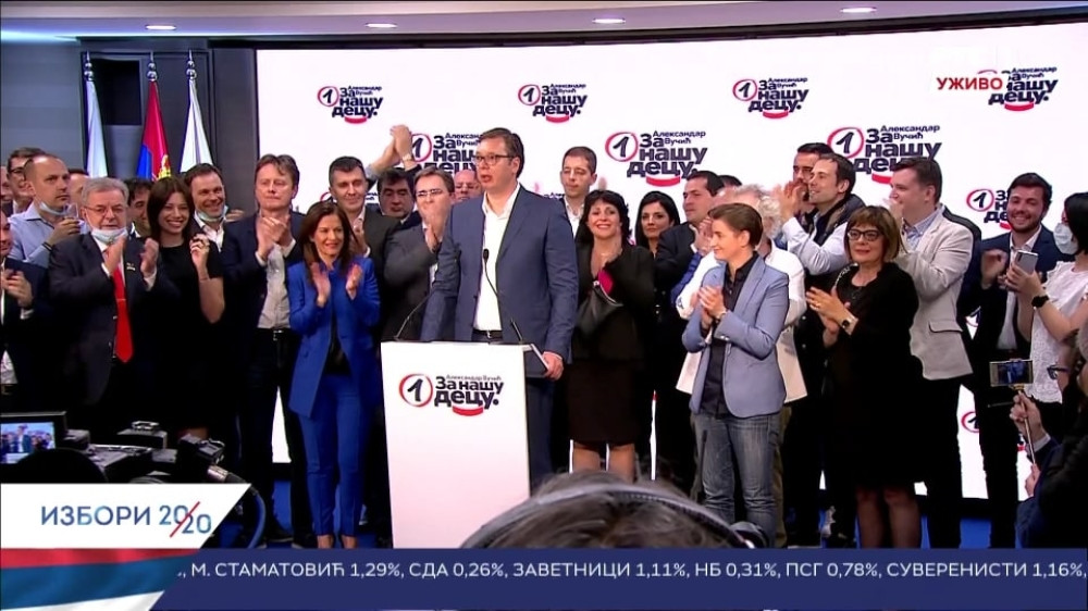 Šta se desilo u prostorijama SNS kada su se kamere ugasile? (FOTO/VIDEO)