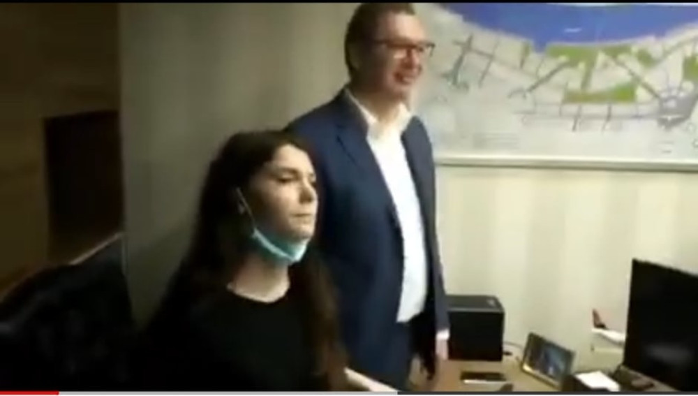 Trubači grmeli, igralo se kolo, zveckale su čaše, a počasno mesto pored predsednika, zauzela je njegova ćerka, Milica Vučić (FOTO/VIDEO)