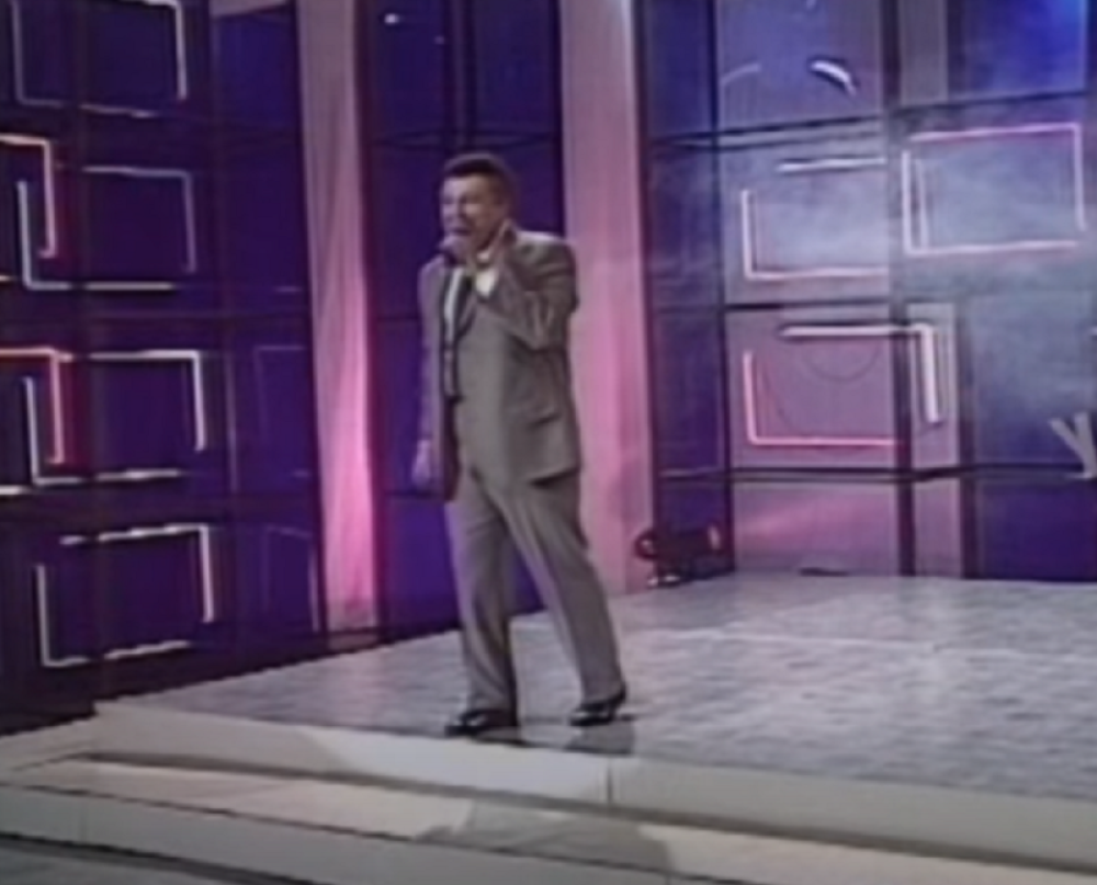 Čobi zbog ženine opake bolesti latio se mikrofona! Nakon duge borbe od raka preminuo i on!