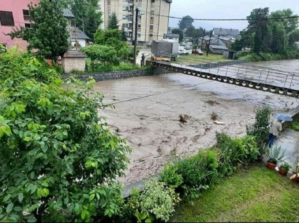 Reka Ljubovija se povukla, očajni građani prijavljuju štetu