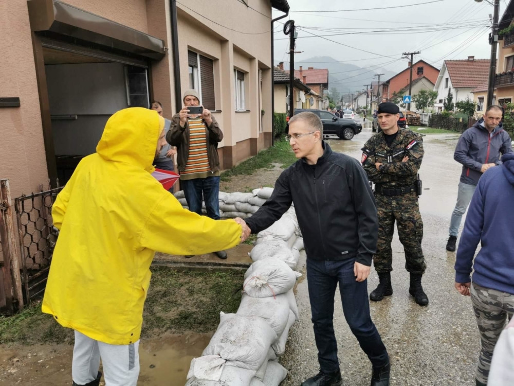 Stefanović na prvoj liniji odbrane od poplava, u Ljuboviji situacija kritična (FOTO, VIDEO)