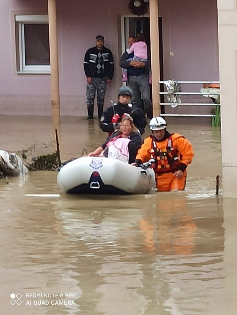 Ministar Stefanović na licu mesta, rešava problem, stigla Žandarmerija (FOTO/VIDEO)