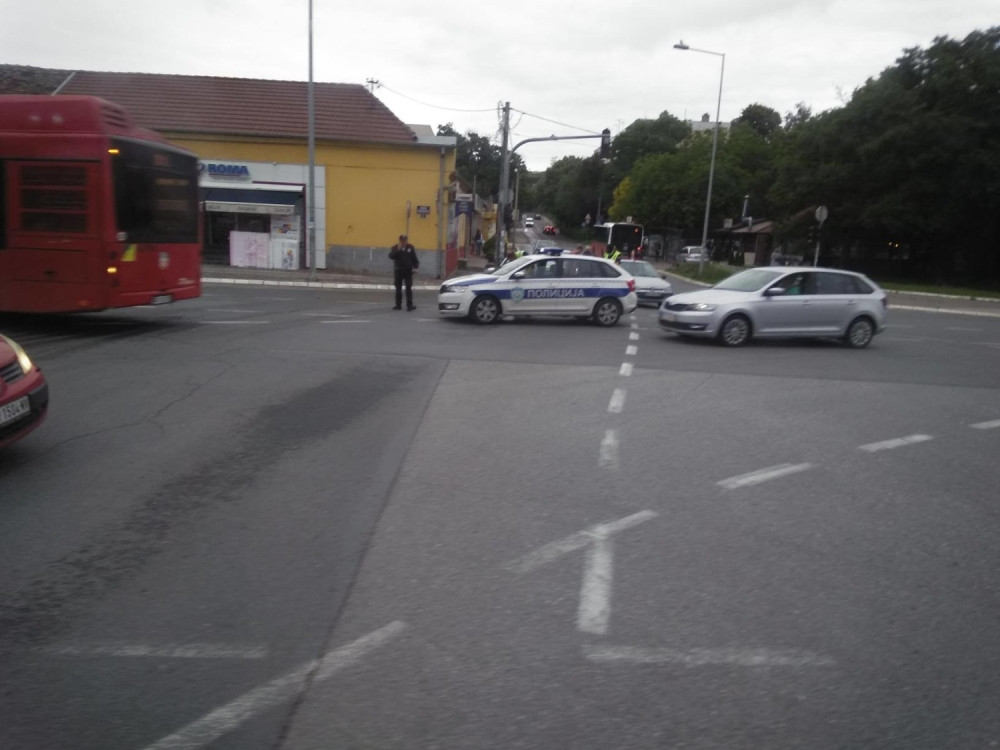 Udes u Gandijevoj ulici, u sudaru učestvovao i automobil policije