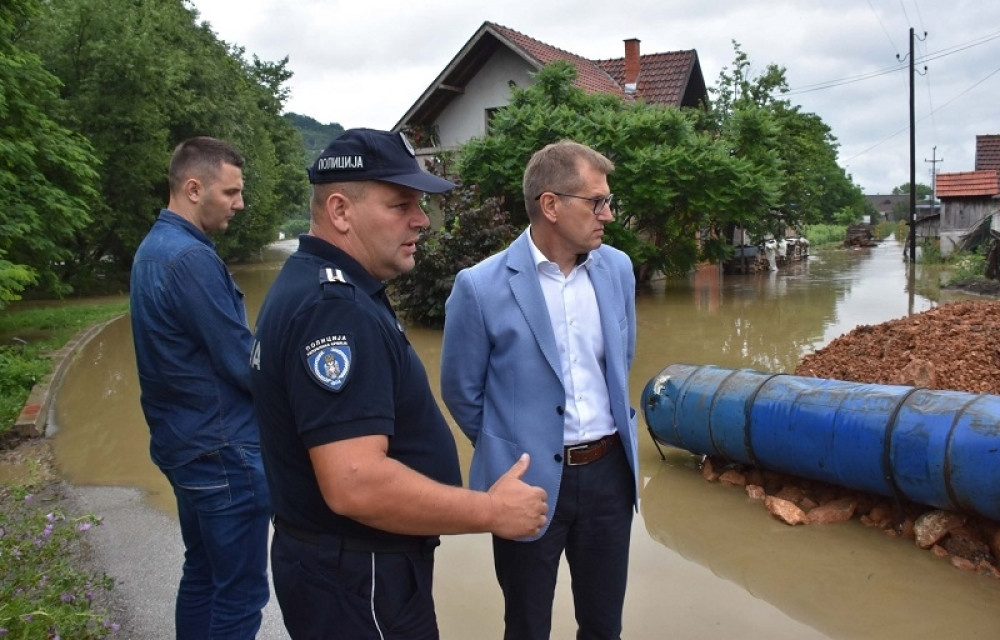 Direktor policije Rebić obišao Lučane zbog padavina (FOTO)