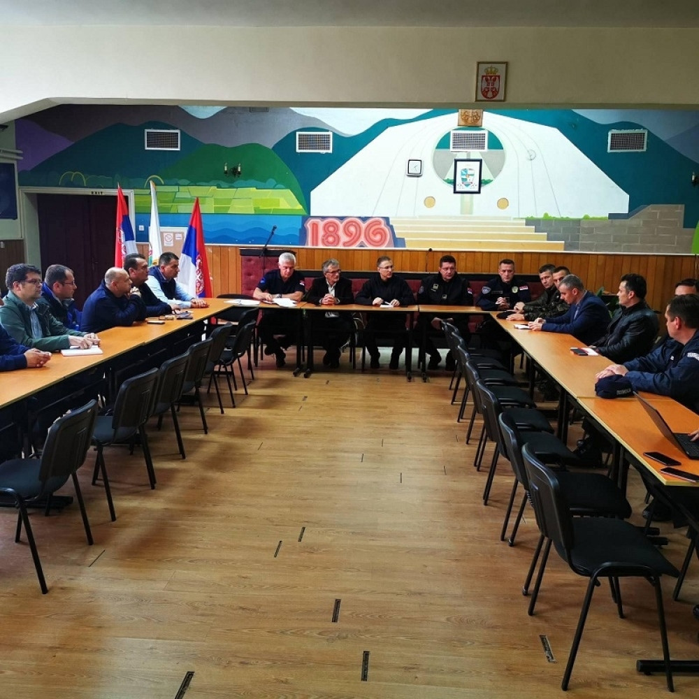 Ministar Stefanović na sednici Kriznog štaba u Ljuboviji: Većina vodotokova je u opadanju (FOTO)