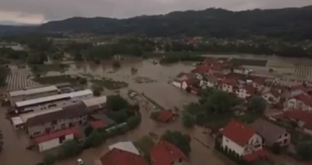 Arilje pretrpelo stravičnu štetu, Ljuboviđa nastavlja da ruši sve pred sobom (VIDEO IZ DRONA)