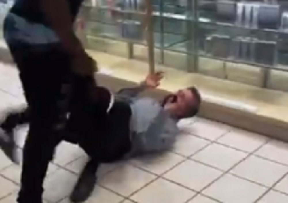 Tramp objavio snimak Afroamerikanca koji bije belca! (VIDEO)