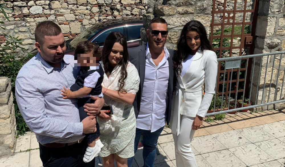 Darko Lazić došao u crkvu sa Marinom i bebom! (FOTO/VIDEO)