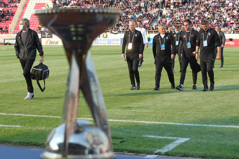 Navijači Zvezde slave osvajanje kupa Vojvodine! Poruke su brutalne, strašna osveta Grobarima za prozivke posle četiri vezana derbija bez datog gola (FOTO)
