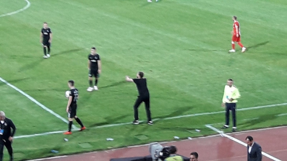 Lalatović na ivici terena i živaca, skandalozno skandiranje publike