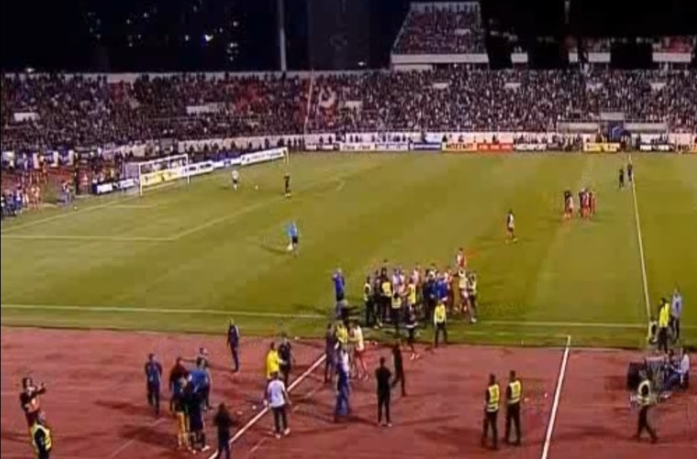 Golman Partizana pogodio u glavu fudbalera Vojvodine! (VIDEO)