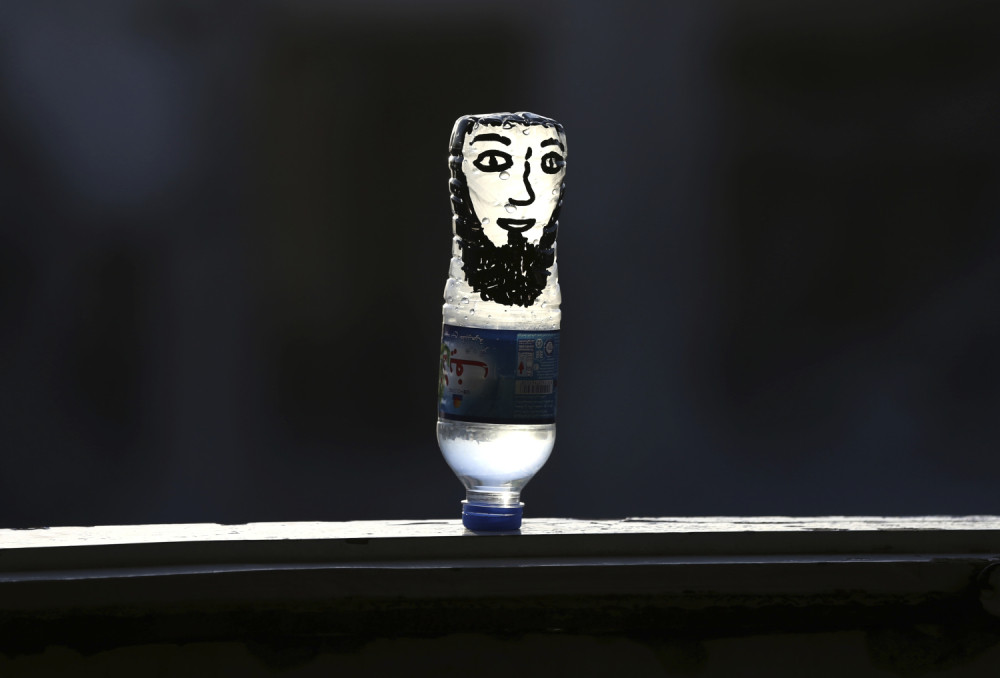 Sumnjala da joj kolega sa posla ejakulira u flašicu, tražila od svog dečka da uradi isto kako bi potvrdila sumnje!