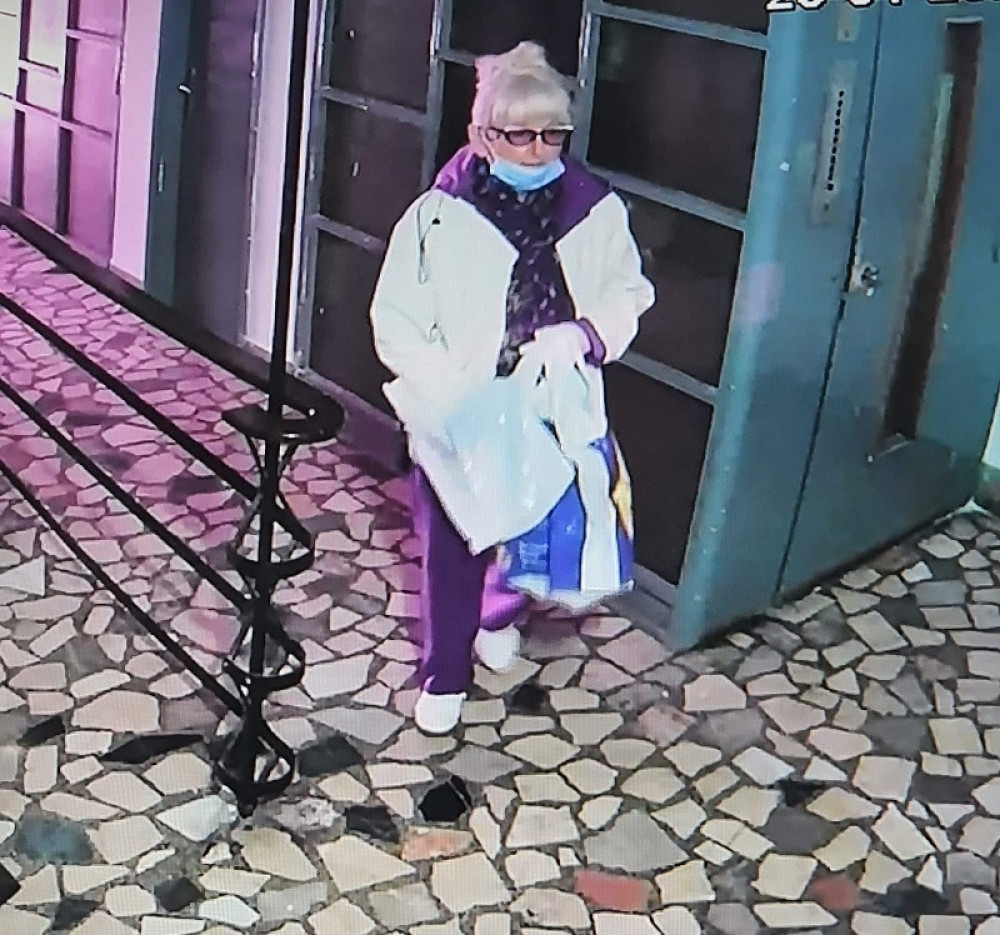 Nakon vesti o misterioznoj ženi koja se šunja hodnicima zgrada na Novom Beogradu, kamere snimile još uznemirujućih detalja (FOTO/VIDEO)