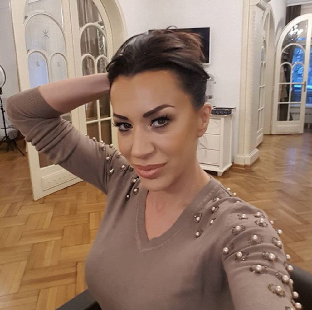 Zavirite u luksuzni stan Romane Panić: Robijala je zbog krađe, a živi okružena pravoslavnim IKONAMA!