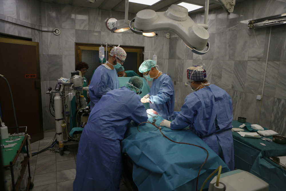 Zašto hirurzi nose plavo ili zeleno?