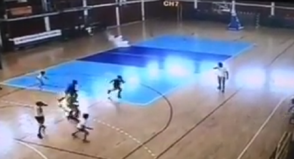 Ovako je izgledao napad policije na decu u Budvi (VIDEO)