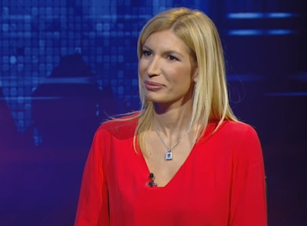 Samo mesec dana nakon porođaja poznata voditeljka donela važnu odluku!