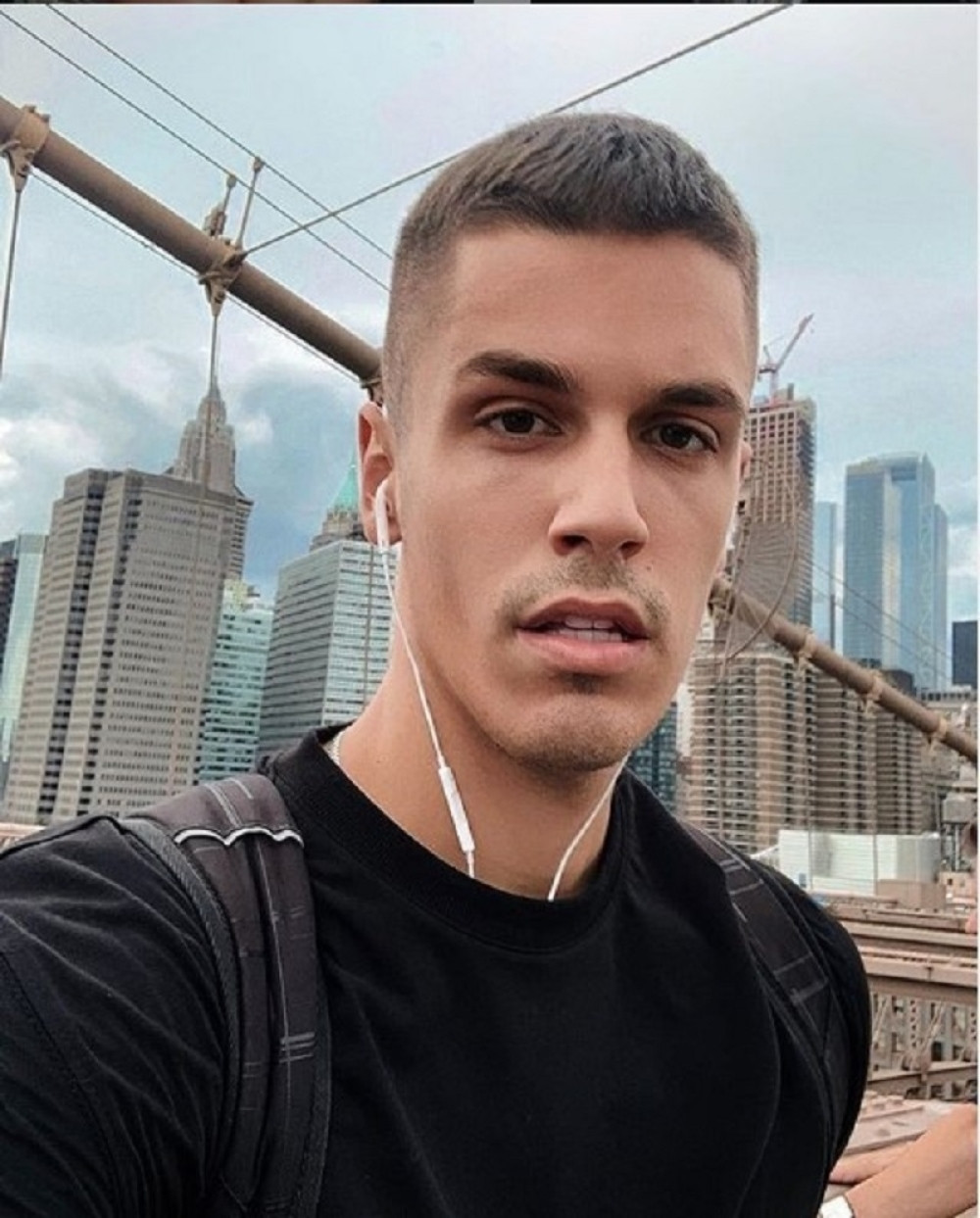 Oglasio se Dušan Petrović nakon što je primljen na Infektivnu kliniku: "Molim vas, ali molim vas čuvajte se"