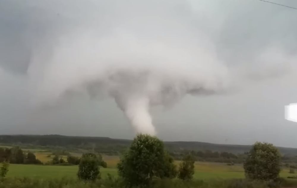 Gigantski tornado na severozapadu Rusije (VIDEO)