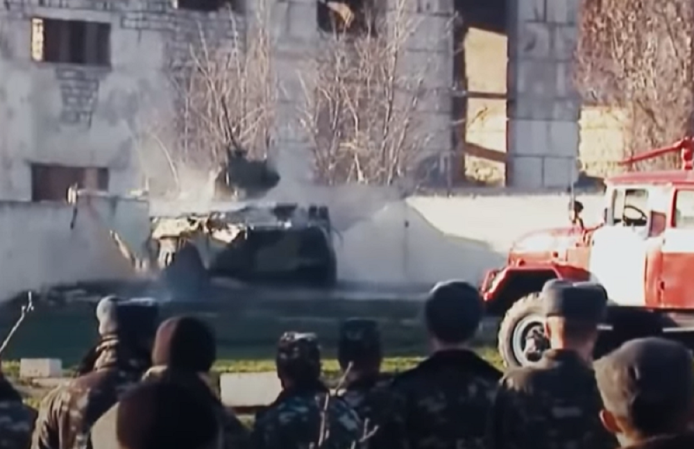 Ustanici digli u vazduh ukrajinsko borbeno vozilo!