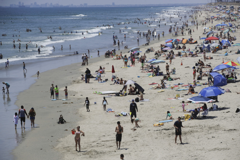 More izbacuje zlato, ljudi pohrlili na plažu