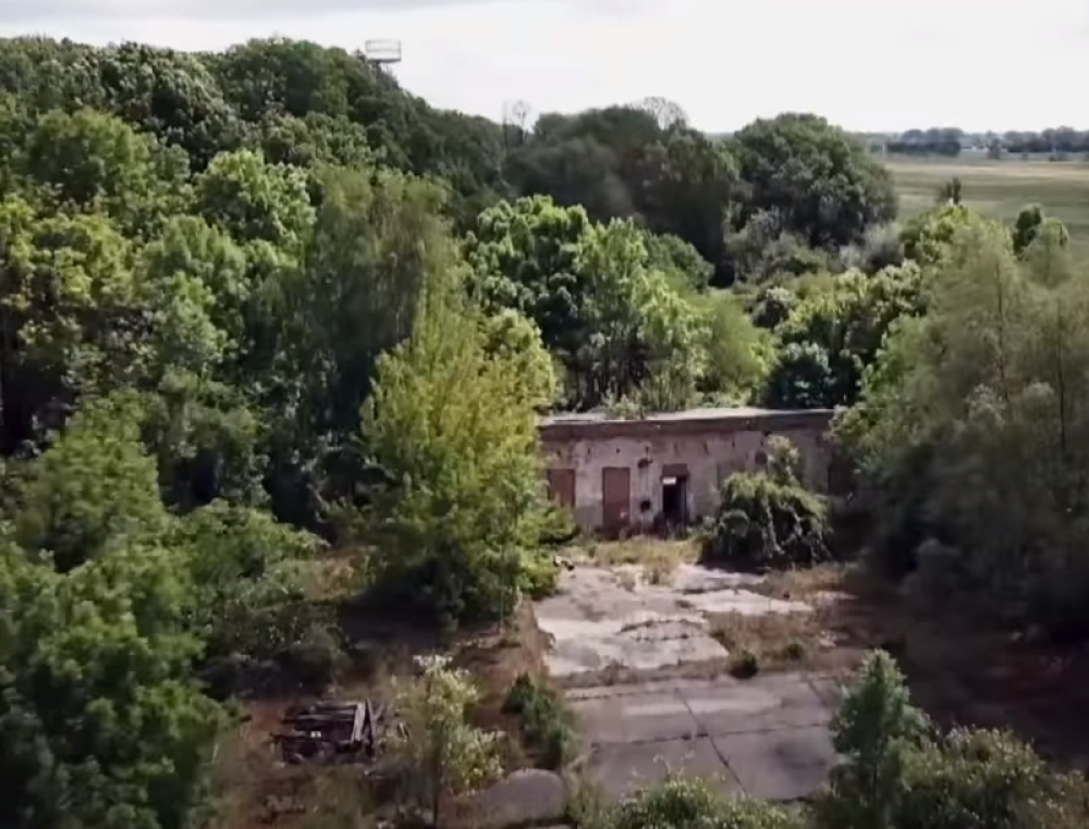 Ovako izgleda jazbina pedofila koji je oteo malu Medlin (VIDEO)