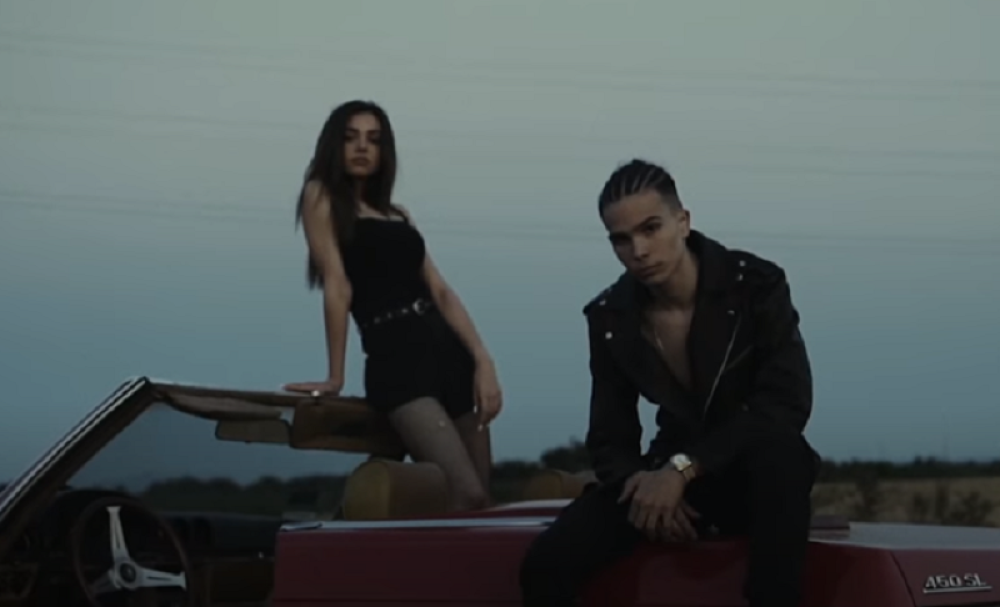 Mladi pevač promenio lični opis, Breskvica će poludeti kada devojke još više odlepe za njim (FOTO/VIDEO)