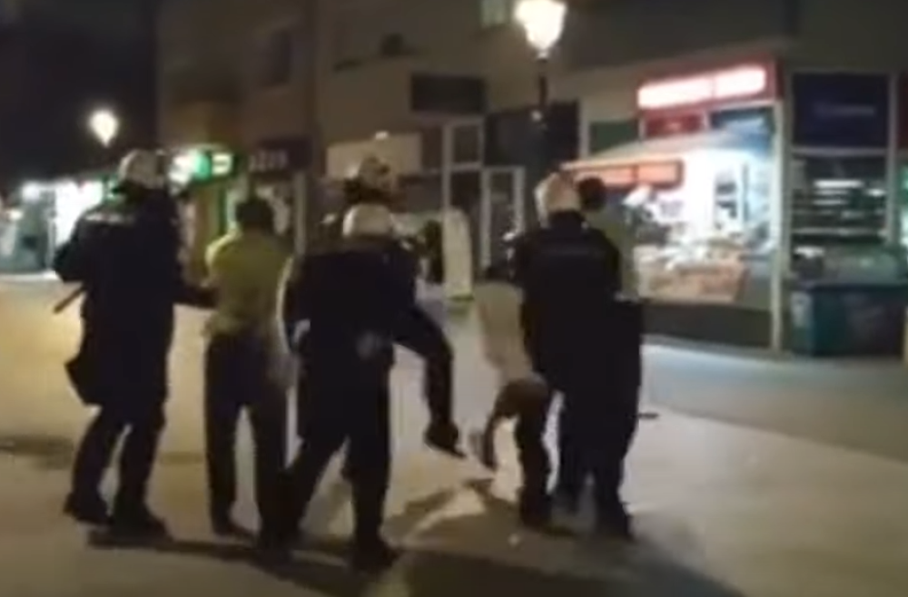 Sedam uniformisanih siledžija tuklo nesrećnog Pljevljaka (VIDEO)
