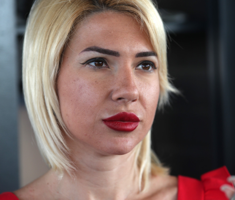 Jovana Jeremić raskrinkava pritajene prostitutke na TV ekranima: "Demaskiram lažne dame koje drže noge na tuđim ramenima!"