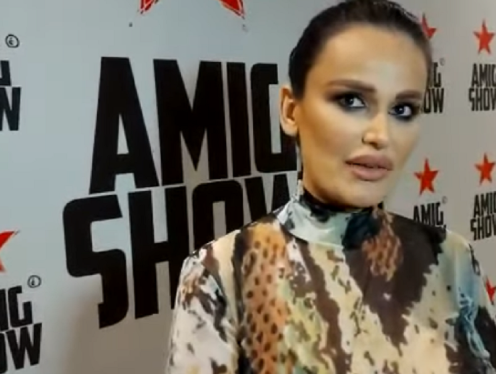 Ne biste je prepoznali: Indi smršala 20 kilograma, a grudi stavila u prvi plan (FOTO)