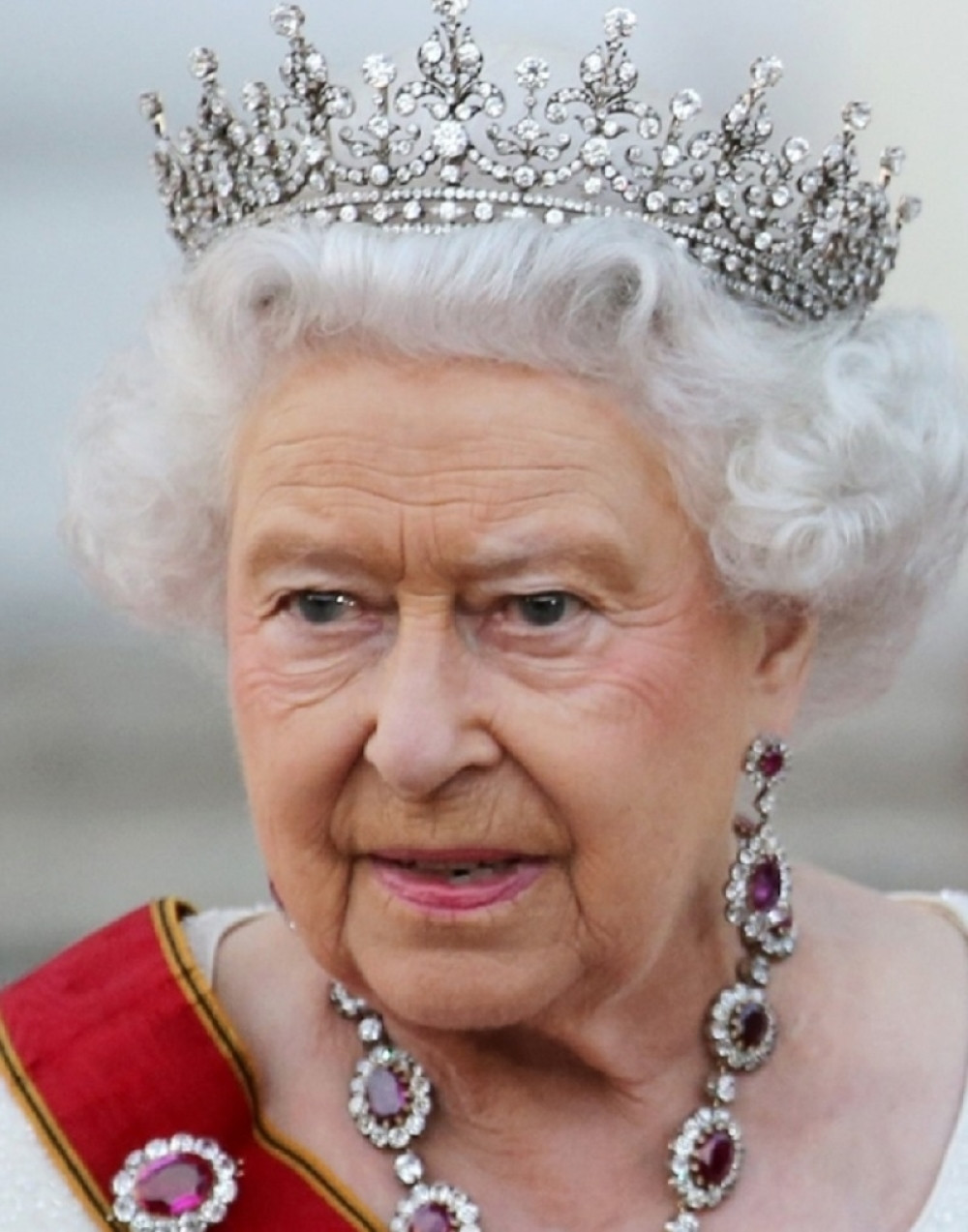 Napala Elizabetu i davila je, vojvotkinja proterana iz palate!