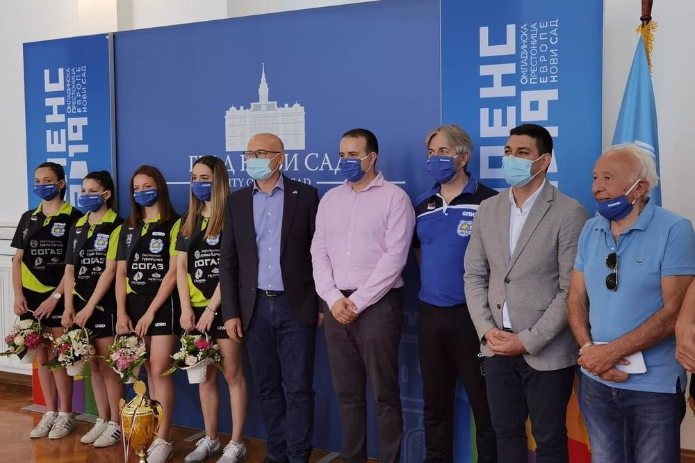 Uvek smo pomagali ovaj tim, a ove mlade devojke uzvraćaju tu podršku svom gradu na najbolji način