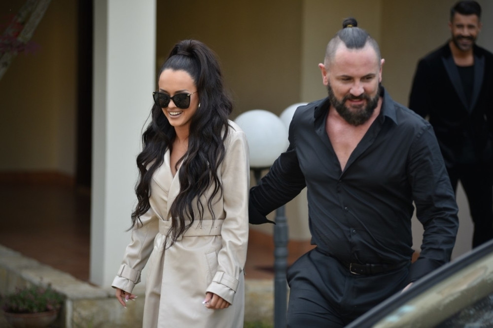 Žena od sultana razvezala jezik pa progovorila Popoviću! Pevačica otkrila detalje privatnog života