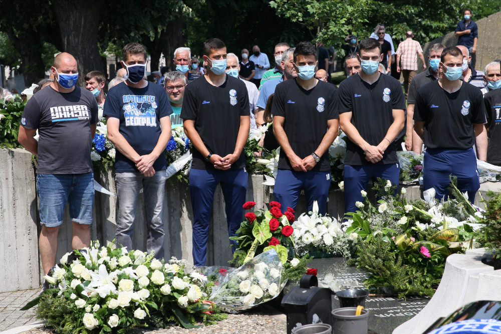 Ilija Petković je ispraćen u večnost, a cela Srbija priča o detalju sa sanduka (FOTO GALERIJA)