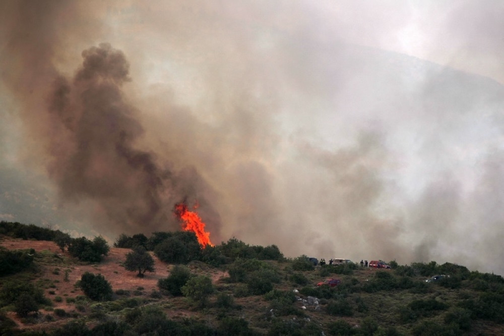 Požar na Eviji, evakuišu turiste