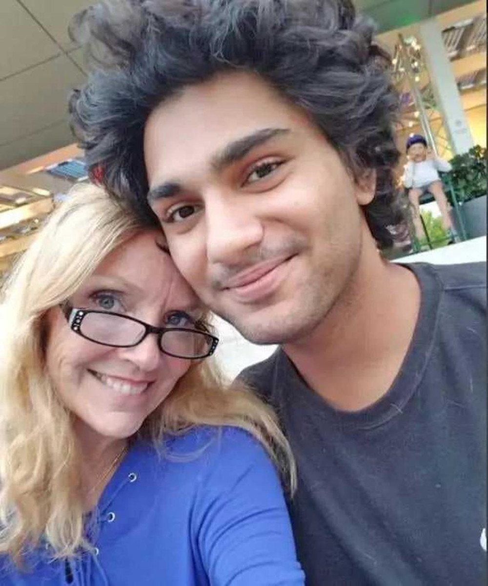 Ona ima 60 godina a njen dečko 21