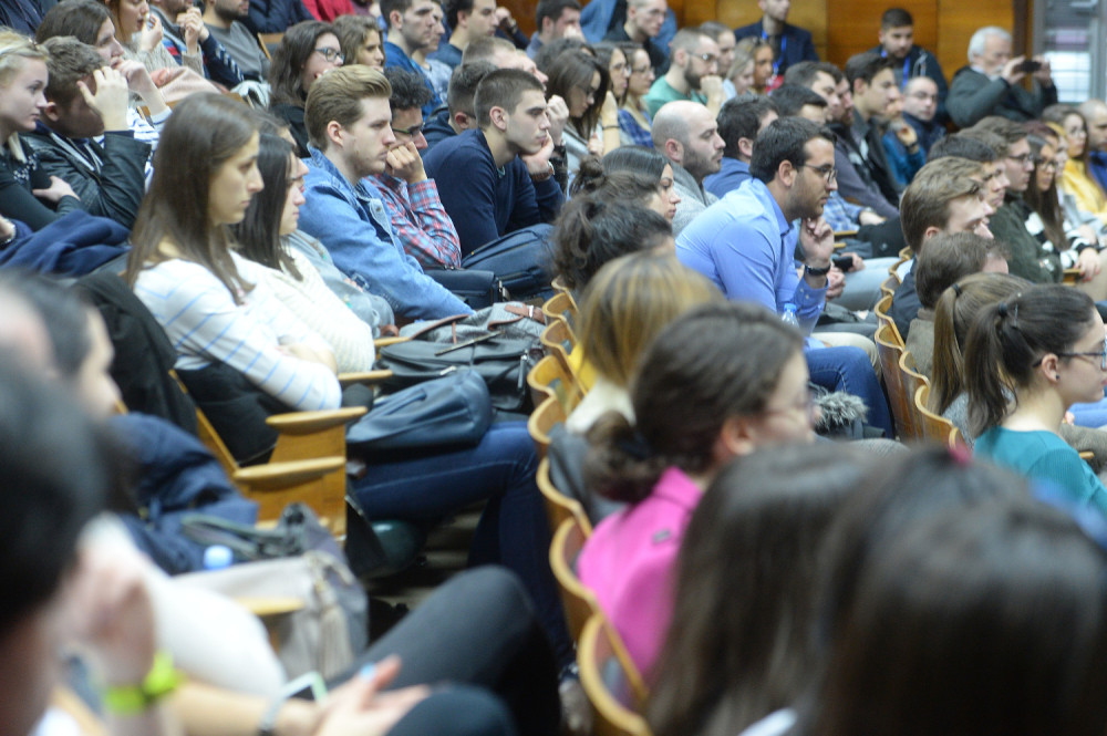 Opšta navala na jedan fakultet, na jedno mesto konkuriše po 6 učenika!