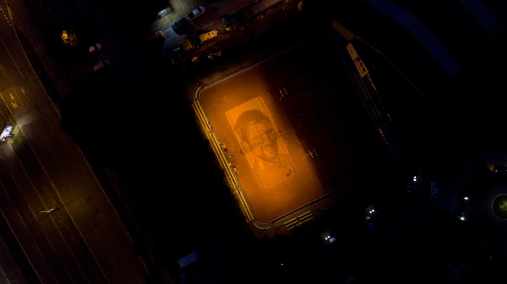 U Beogradu nastao najveći portret na svetu Novaka Đokovića i prvi crtež na šljaci teniskog terena ikada